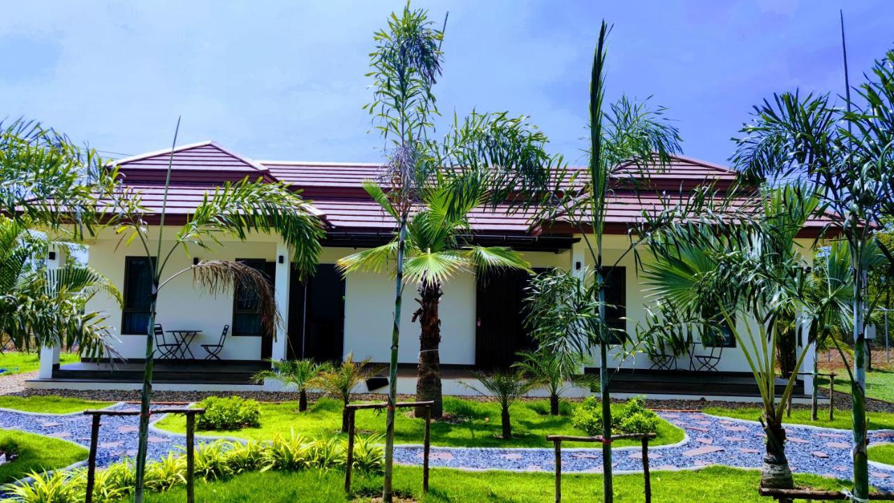 Isan Golf & Adventure Hotel Udon Thani Exterior photo